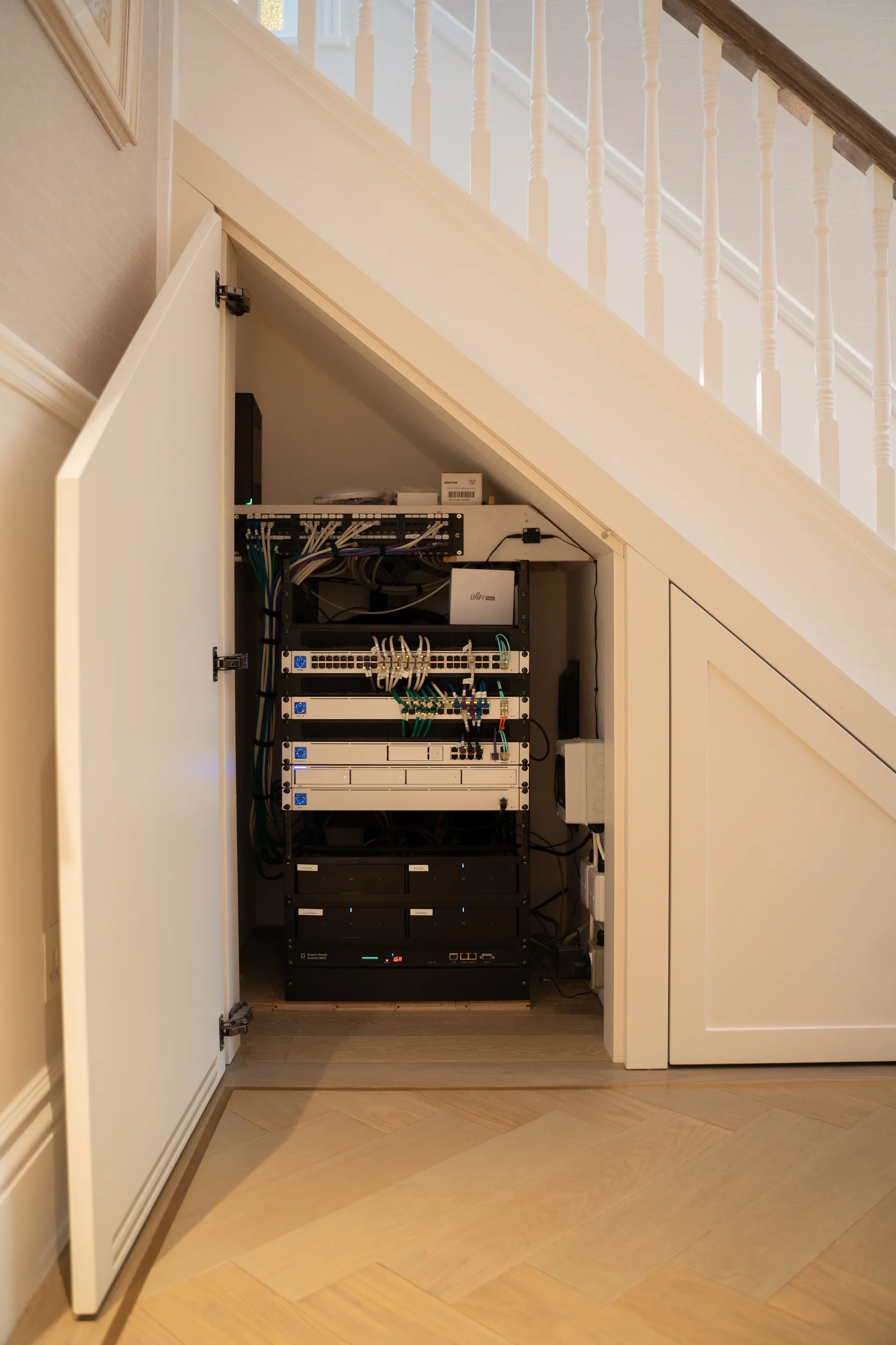 Ask to see a finished rack. Labelling, structure and documentation reveal how a system will be supported for years.